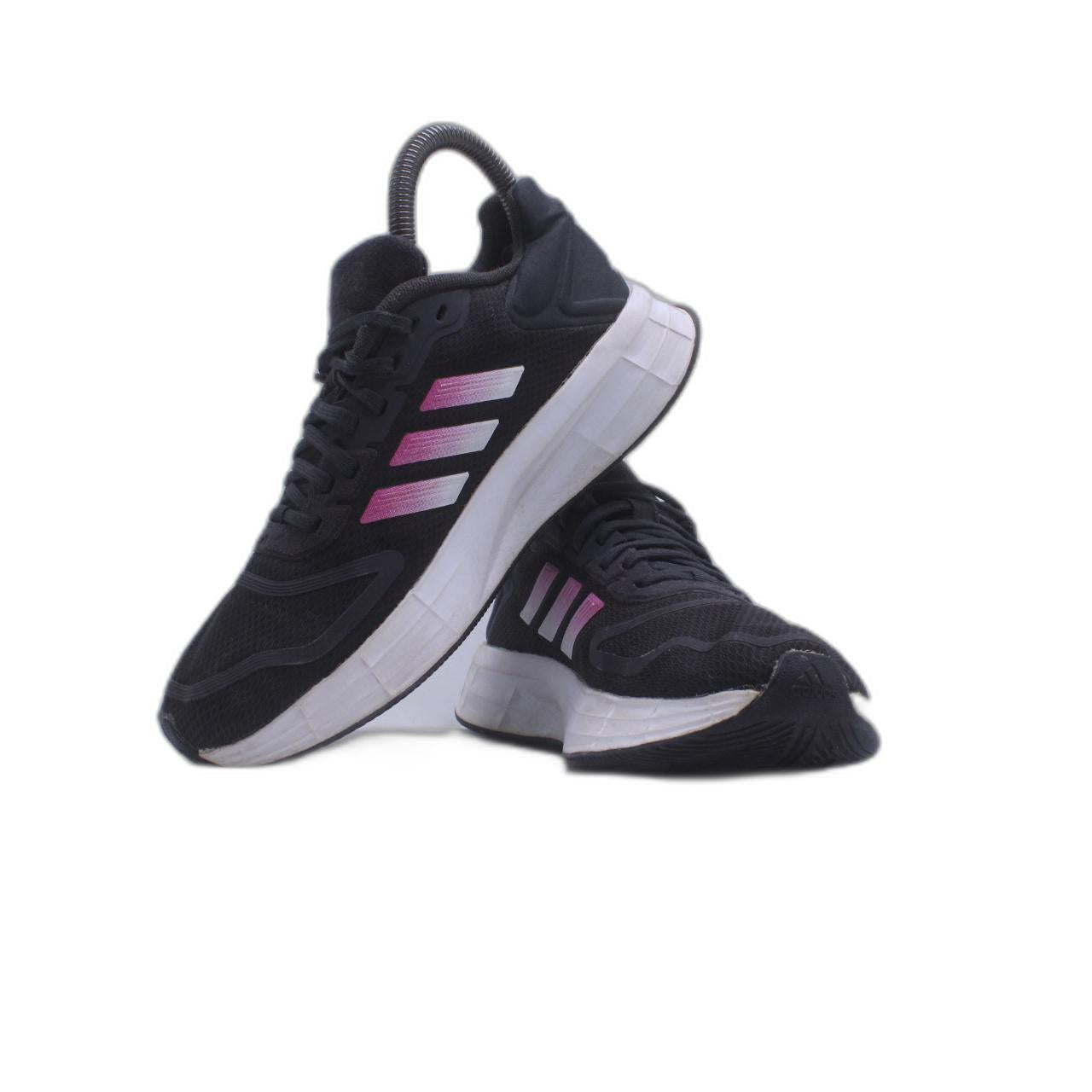 Adidas Black Sneaker