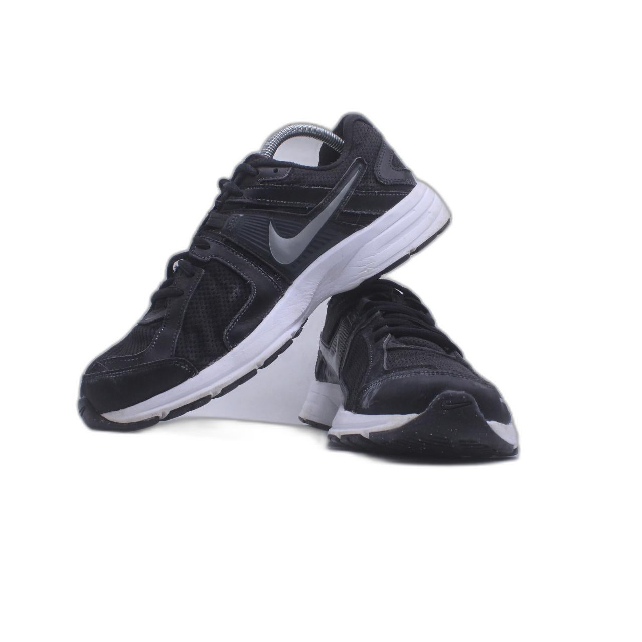 Nike Dart 10 Sneaker