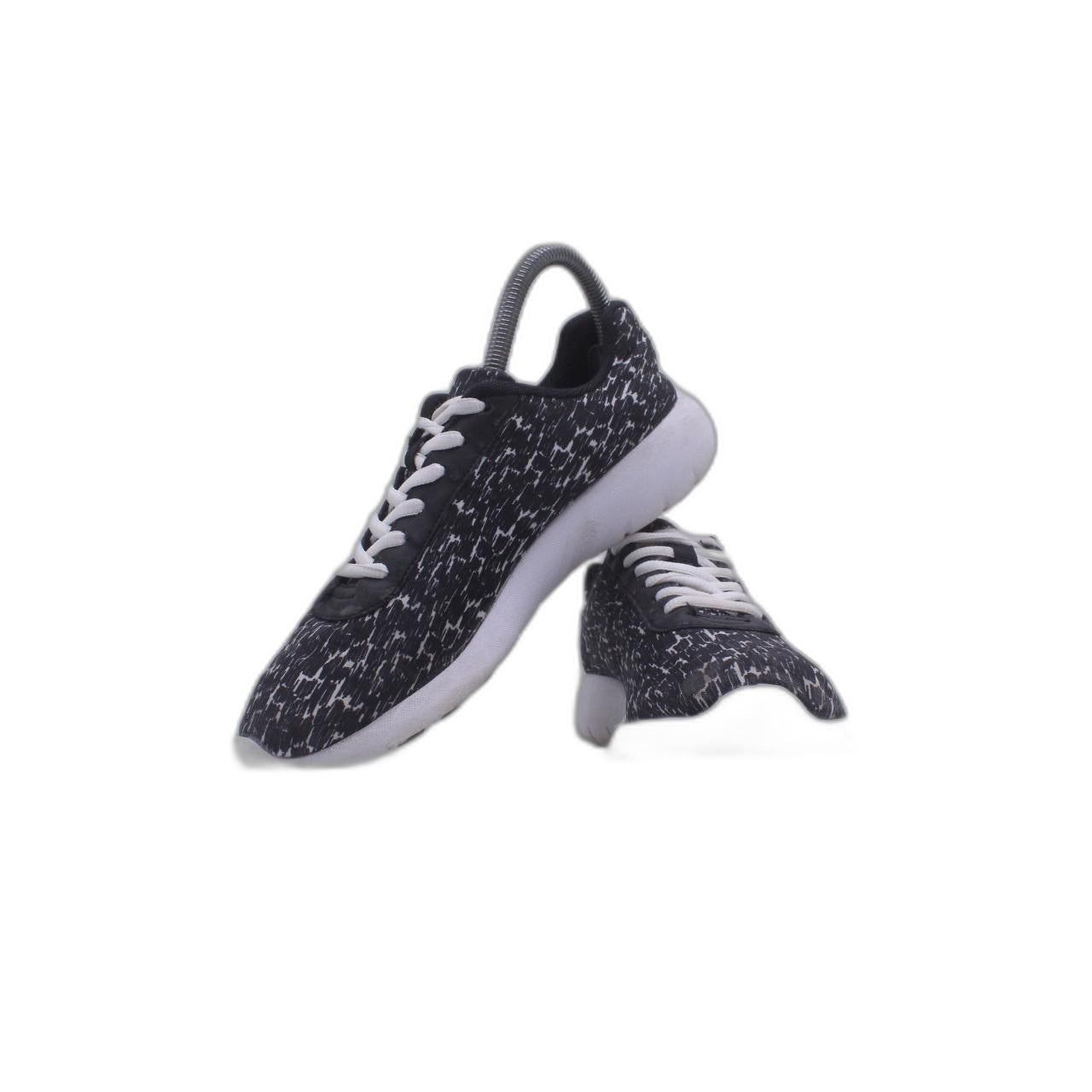 H&M Black Sneaker