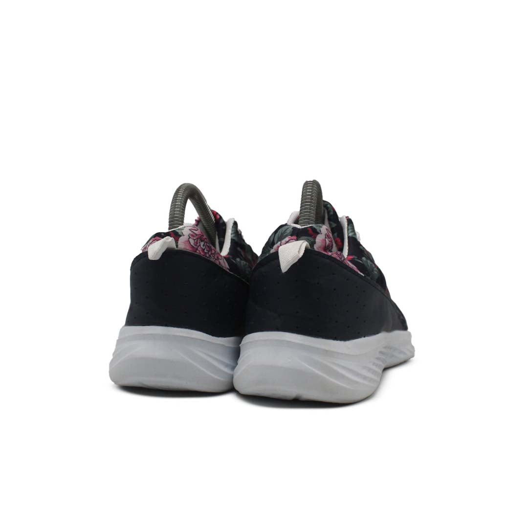 CLASSIC WOMEN CASUAL SHOE