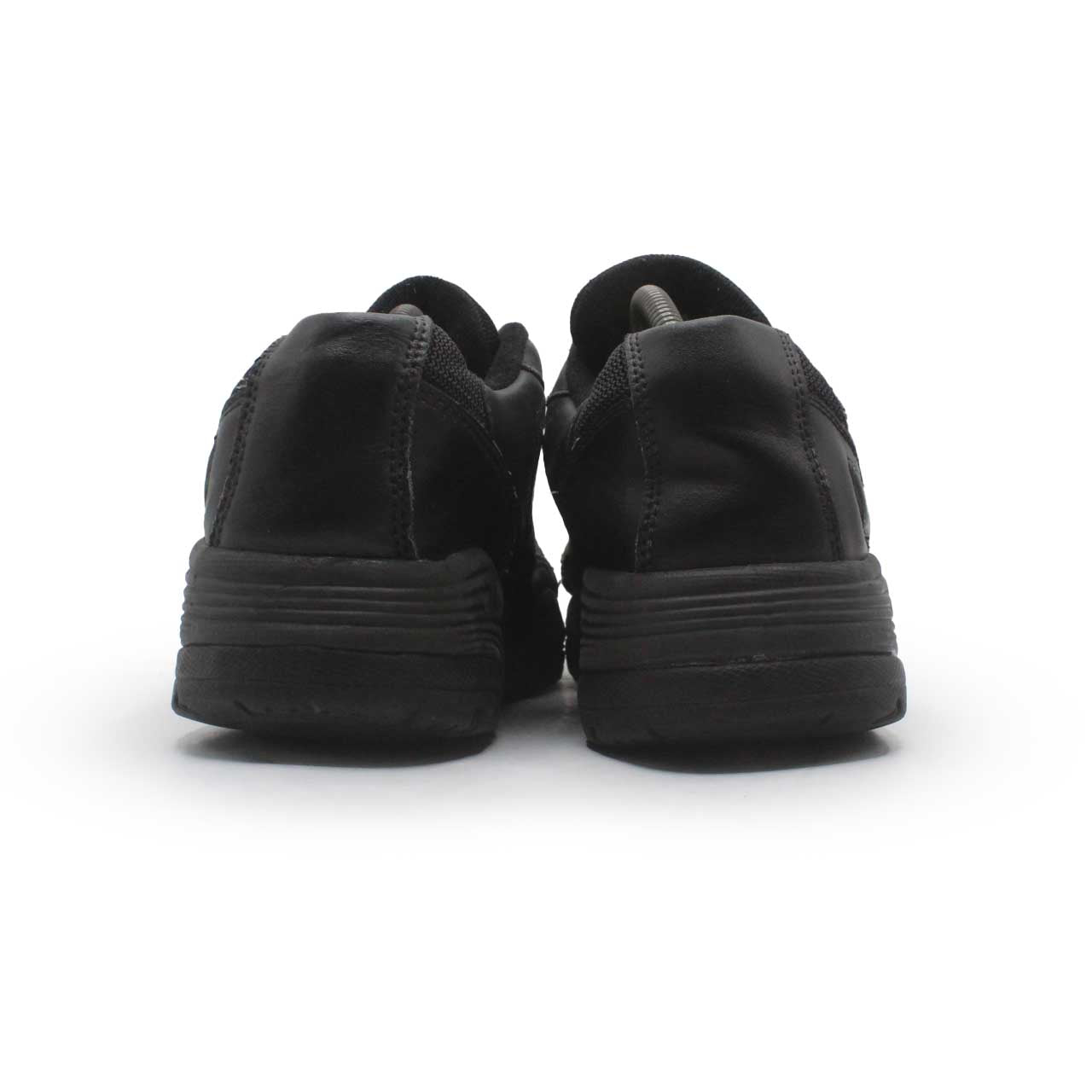 CLASSIC BLACK LEATHER WALKING SHOE