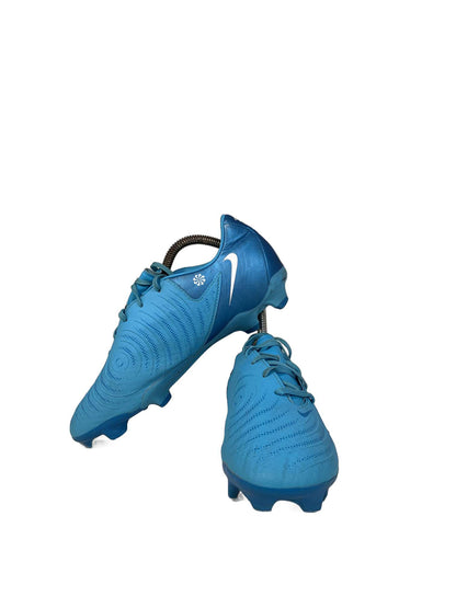 Nike Phantom Football Cleat