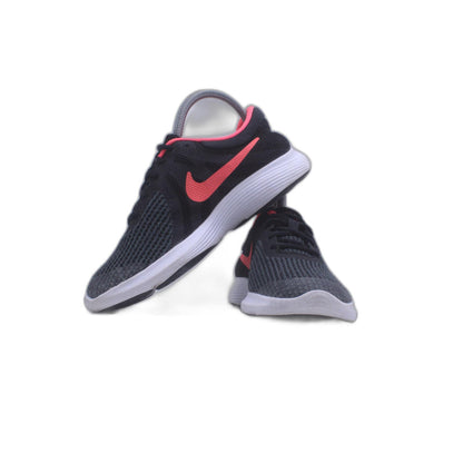 Nike Revolution 4 Sneaker
