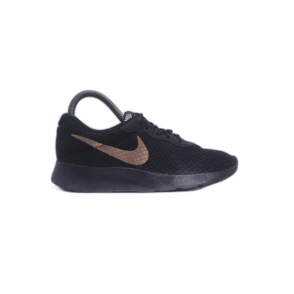 Nike Tanjun Triple Black W Sneaker