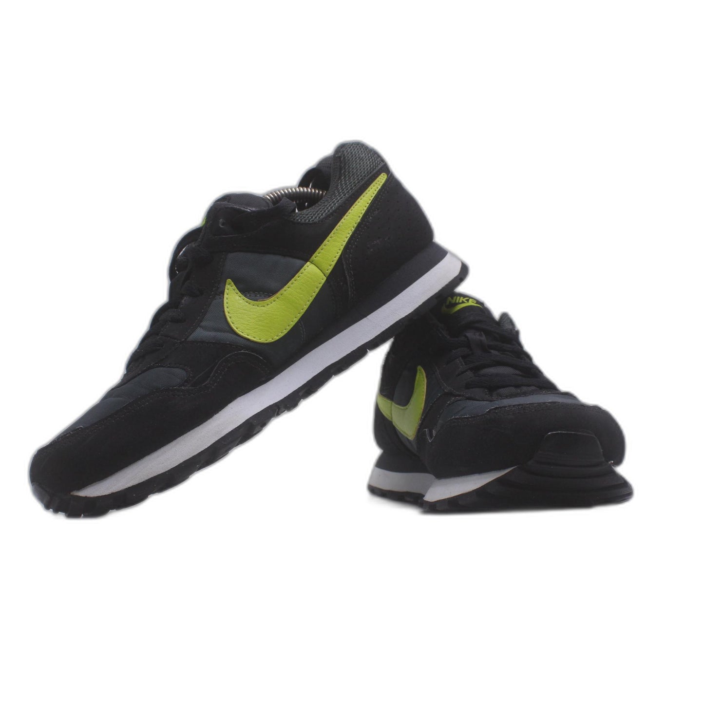 Nike Women's MD Runner 2 Eng Mesh Sneaker