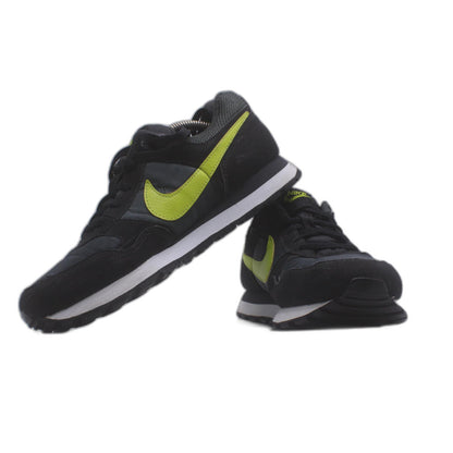 Nike Women's MD Runner 2 Eng Mesh Sneaker