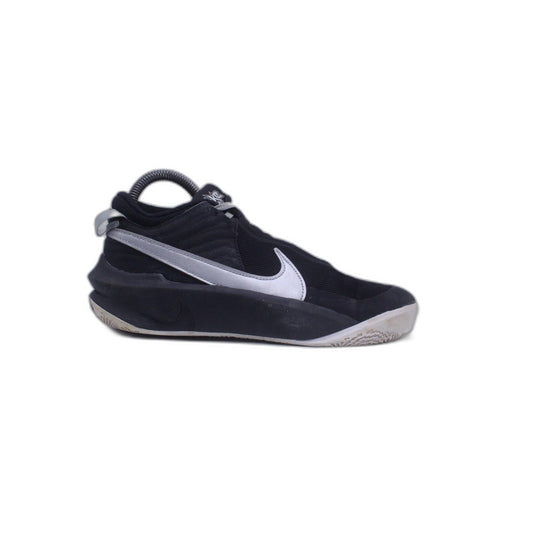 Nike Team Hustle Shoe Black Youth Basketball Shoe