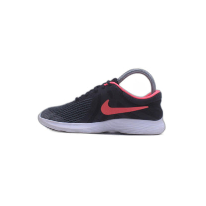 Nike Revolution 4 Sneaker