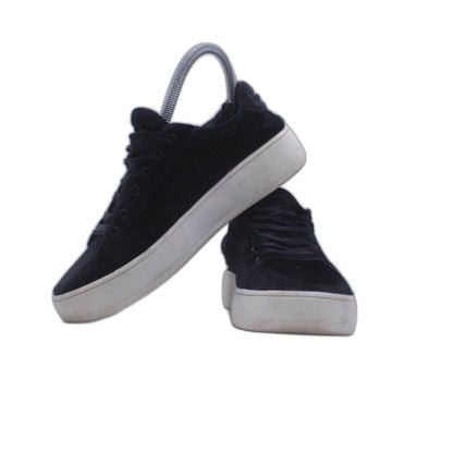Brash Black Shoe