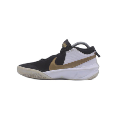 Nike Youth Boy's Team Hustle D 10 Basketball Shoe