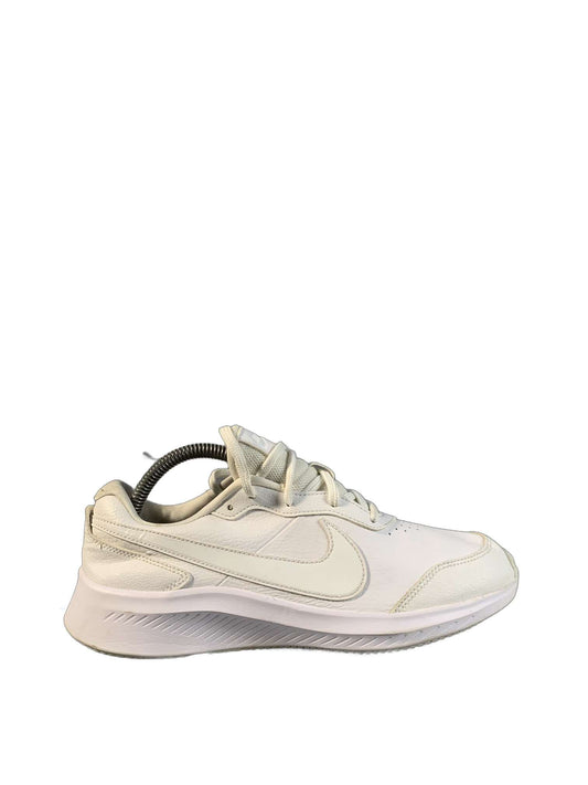 Nike Soft Run Fast Sneaker