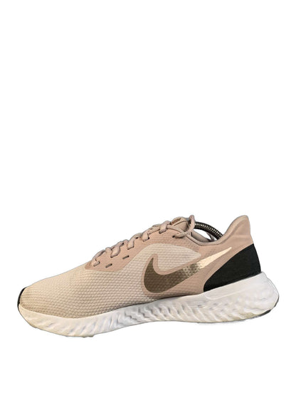 Nike Revolution Sneaker