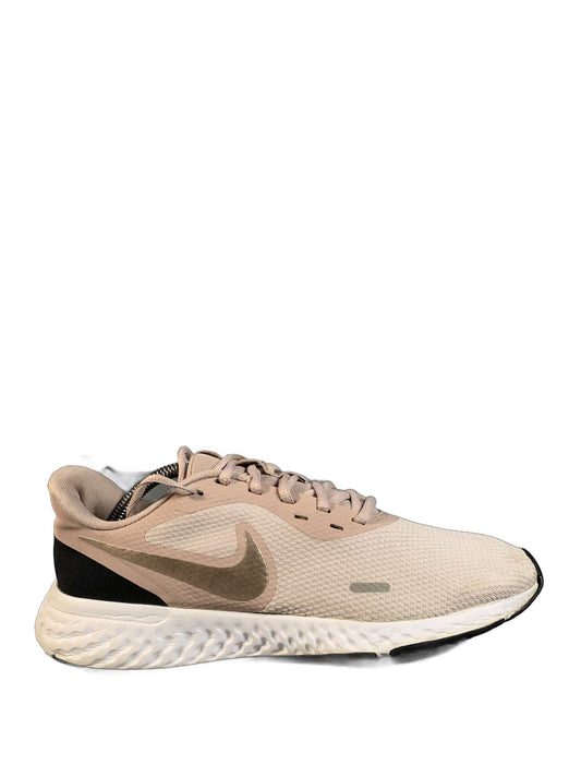Nike Revolution Sneaker