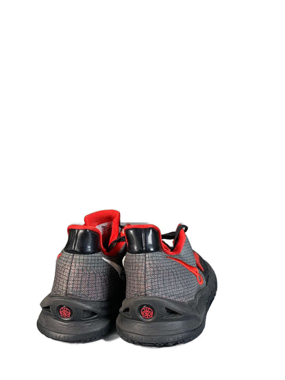 Nike Kyrie Low 4 'Bred' Sneaker