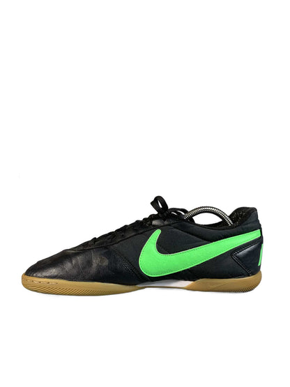 Nike Davinho indoor soccer shoe