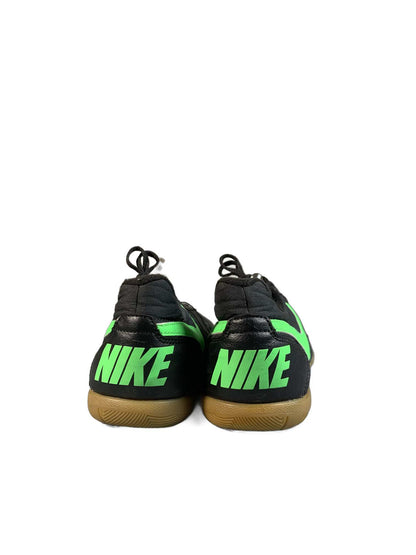 Nike Davinho indoor soccer shoe
