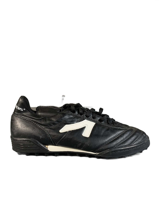 Andreas Turf football boot