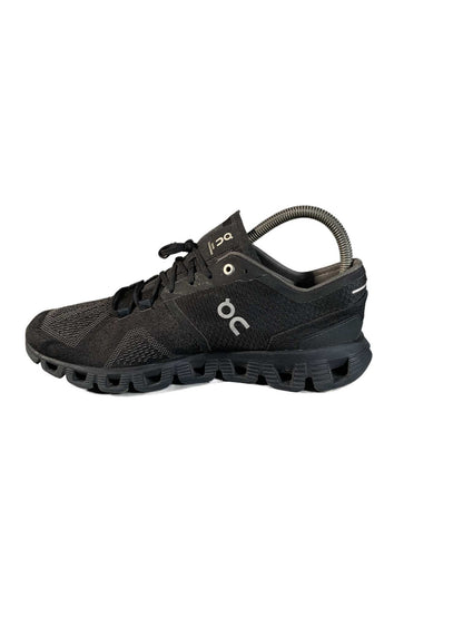On Cloud X 3 in all-black Sneaker