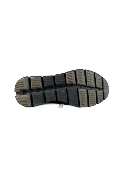 On Cloud X 3 in all-black Sneaker