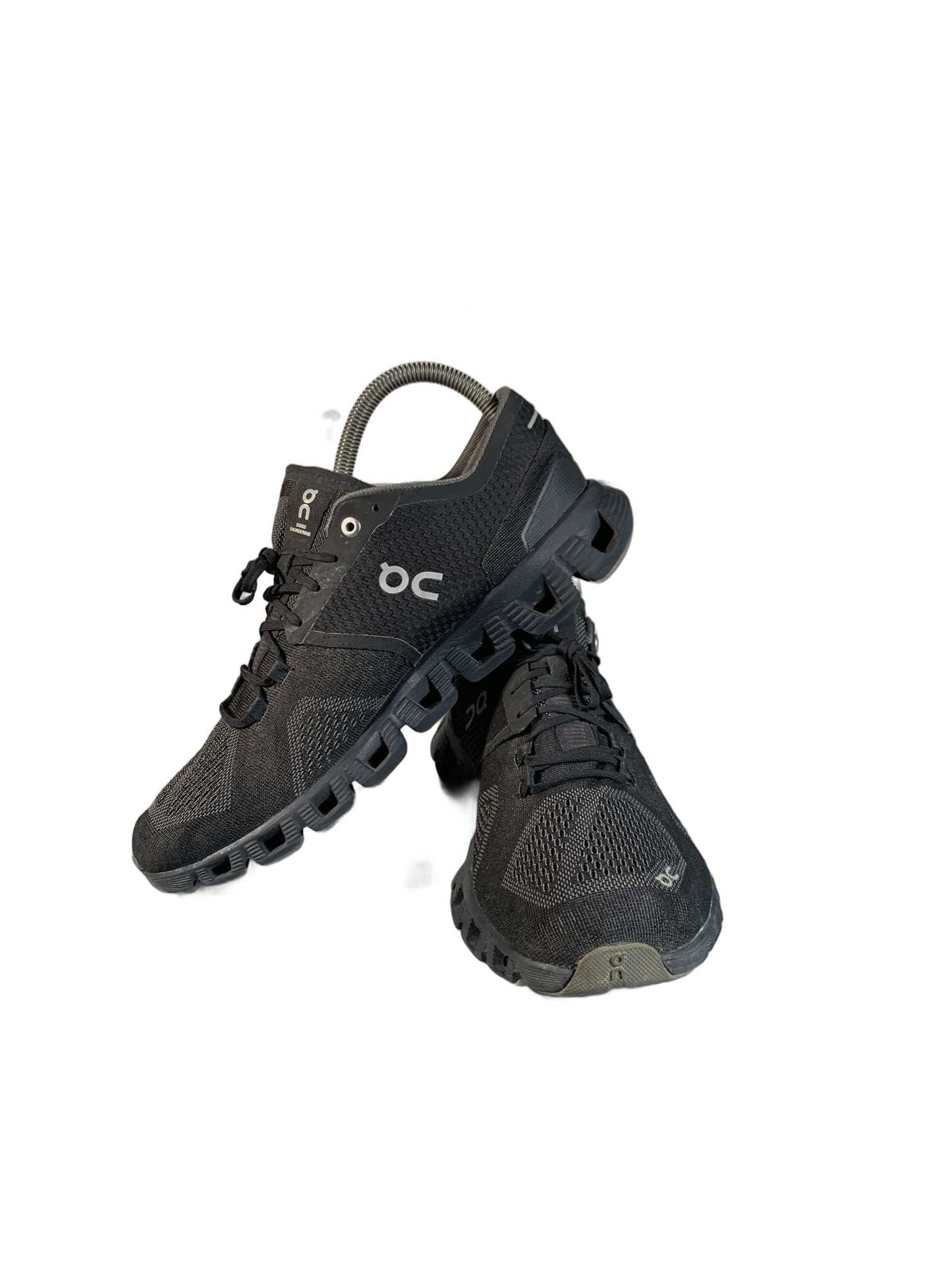 On Cloud X 3 in all-black Sneaker