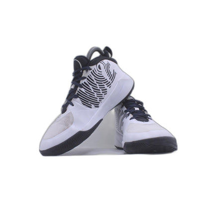 NIKE TEAM HUSTLE D 9 HI TOP BASKETBALL SHOE