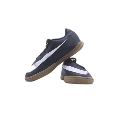 NIKE Black Lace Up Round Toe Low Top Sneaker