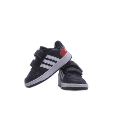 Adidas High Top - Basketball Shoe