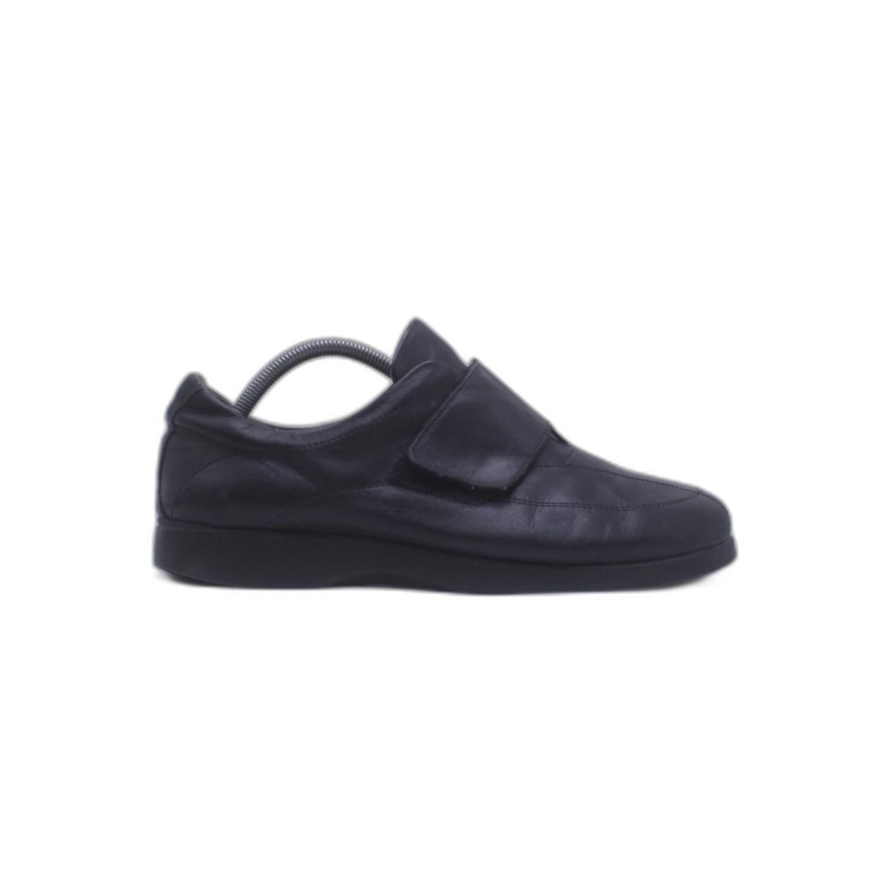 Helvesko Black Sneaker