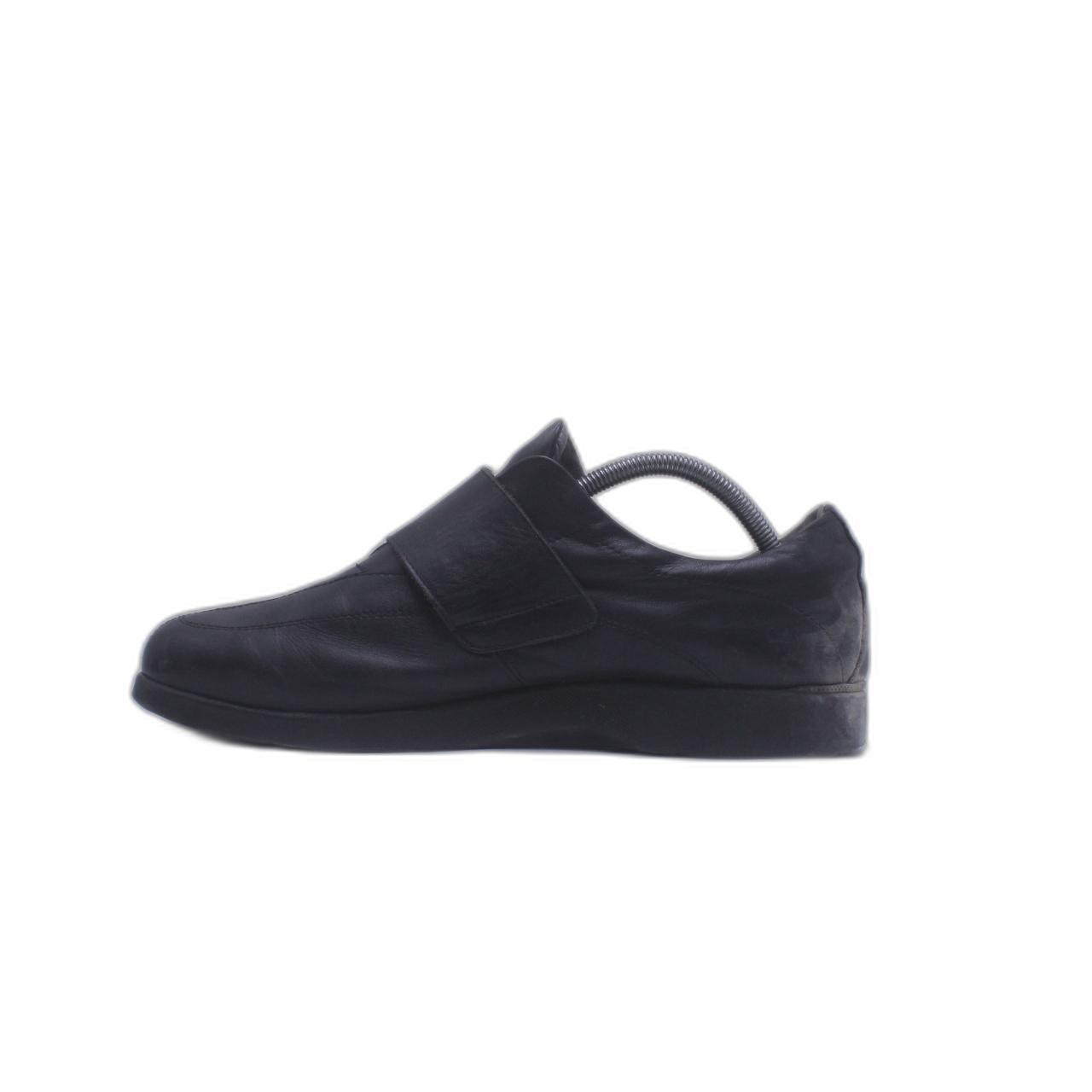 Helvesko Black Sneaker