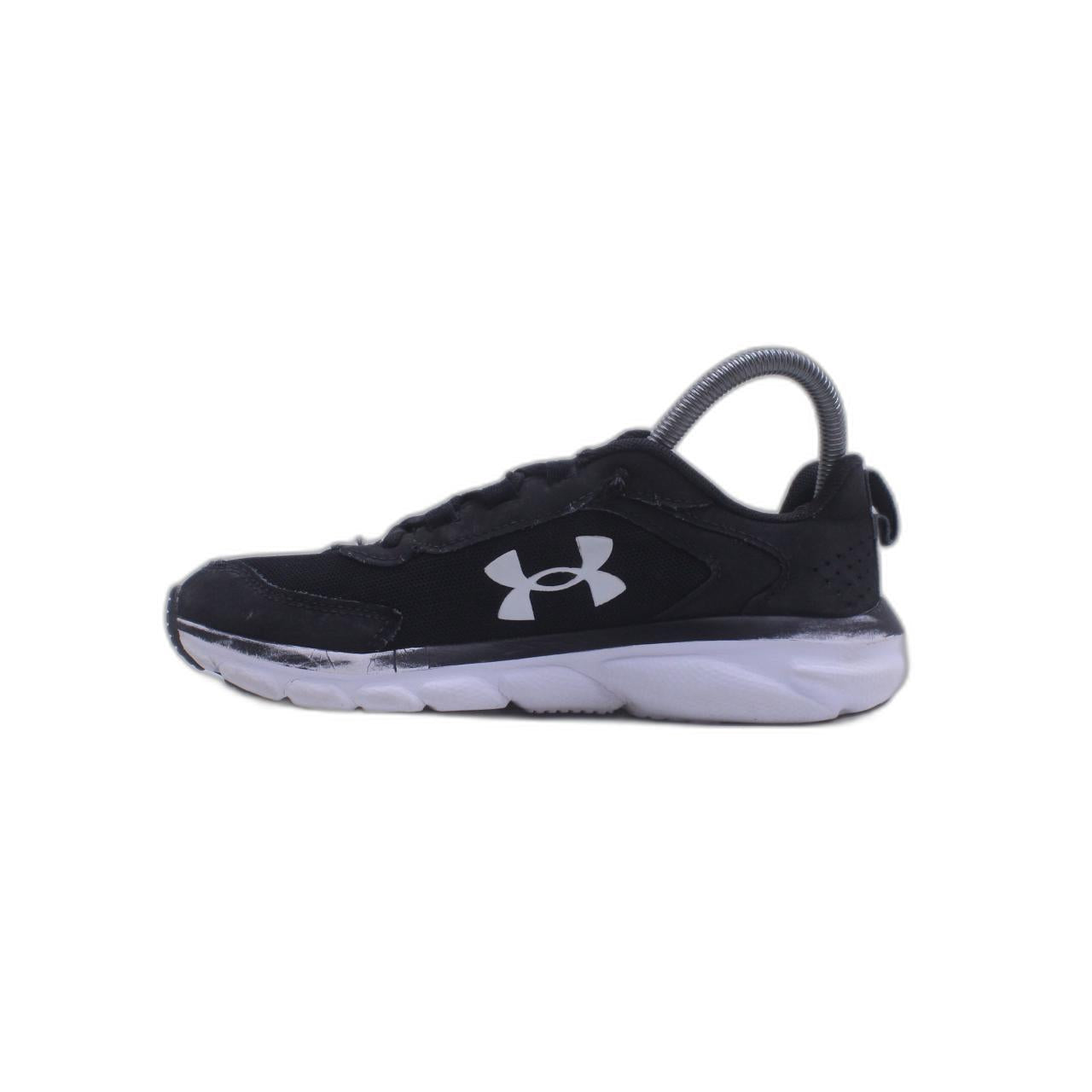 Under Armour Charged ASSERT Sneaker
