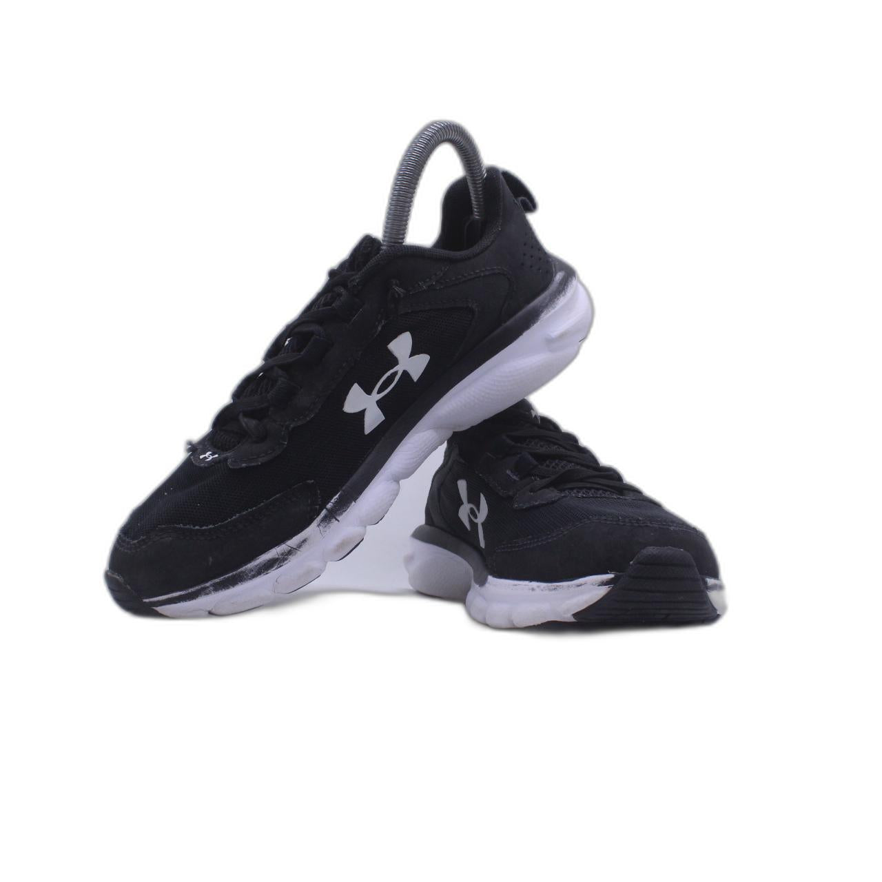 Under Armour Charged ASSERT Sneaker