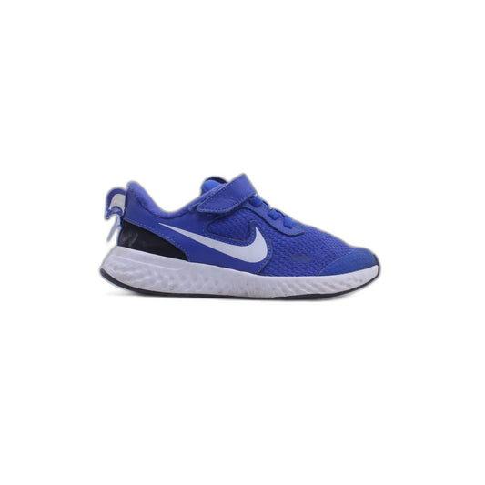 Nike Revolution Sneaker