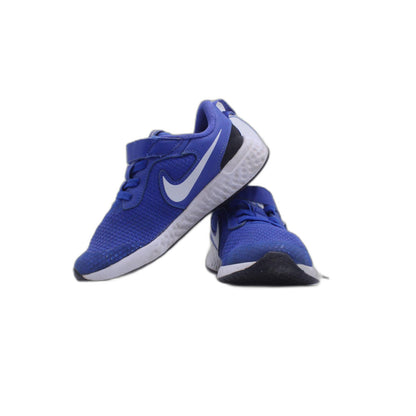 Nike Revolution Sneaker