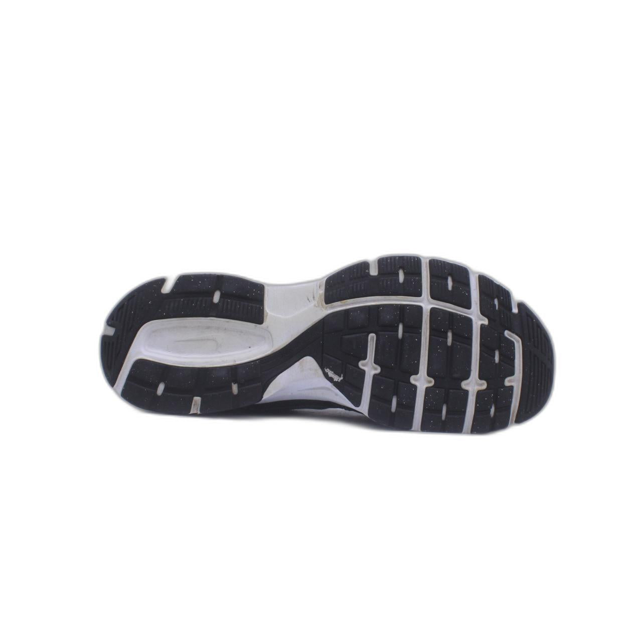 Nike Dart 10 Sneaker