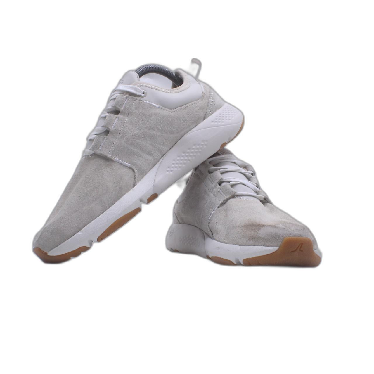 New Feel Gray Sneaker