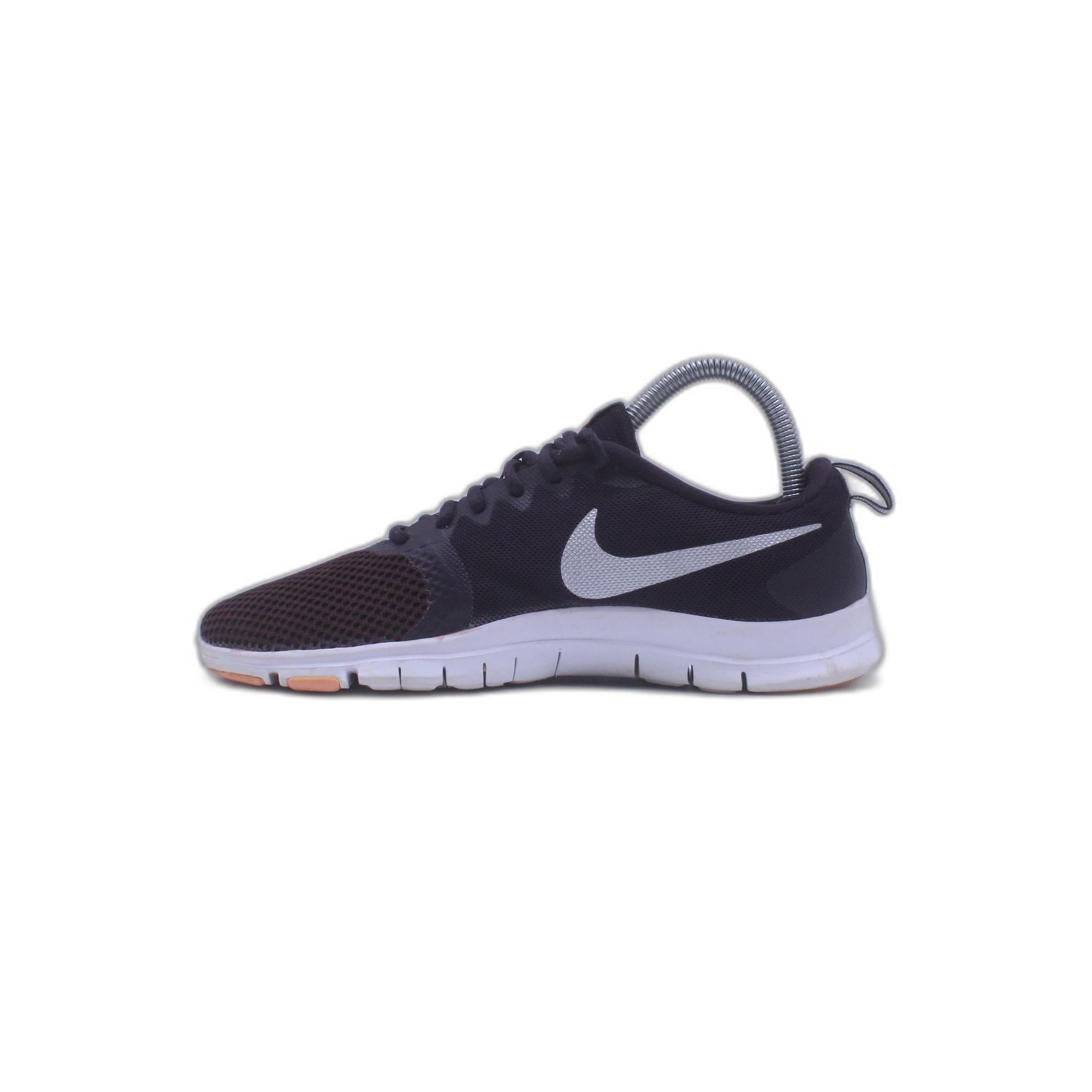 nike flex essential tr trainer