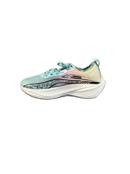 Gradient running sneaker