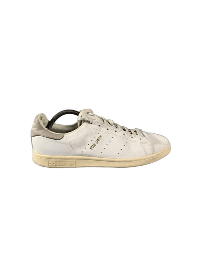 Adidas Stan Smith sneaker features a clean white leather