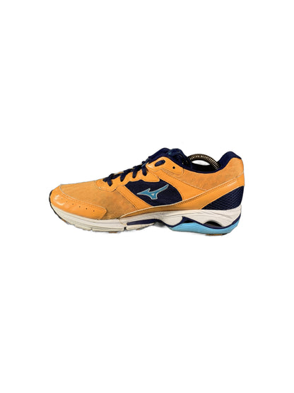 Mizuno Wave Rider 16 stands shoe