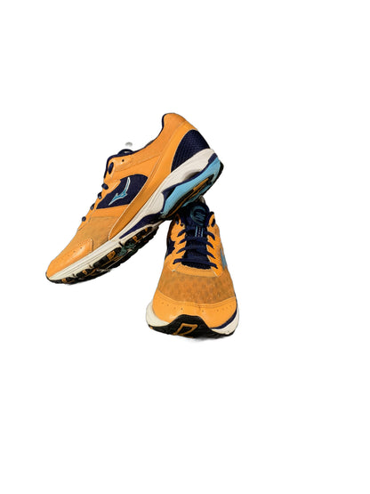 Mizuno Wave Rider 16 stands shoe