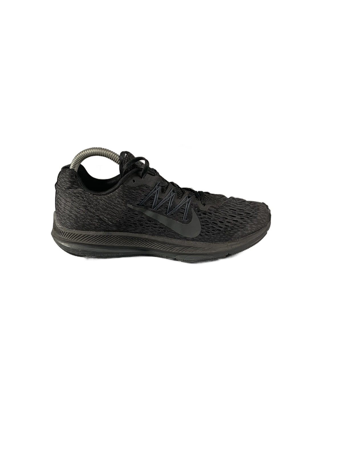 black Nike Quest 4 sneakar
