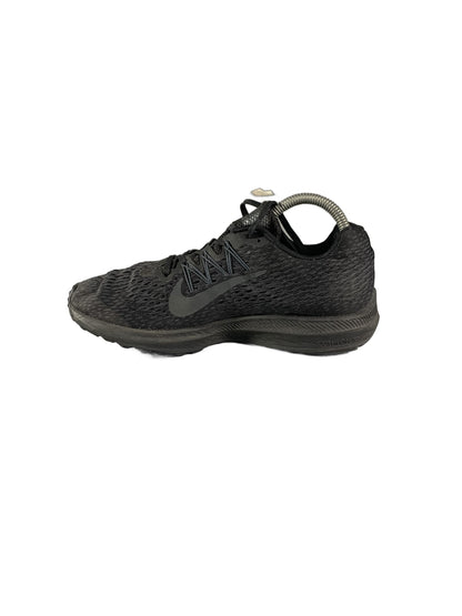black Nike Quest 4 sneakar