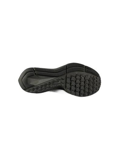 black Nike Quest 4 sneakar