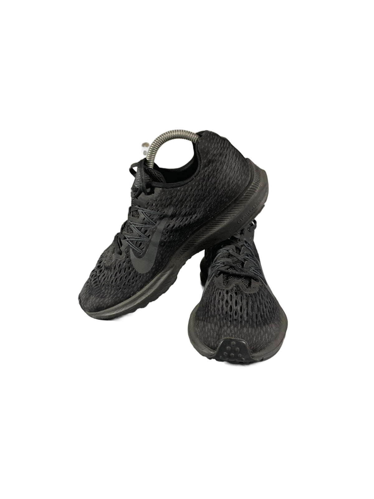 black Nike Quest 4 sneakar