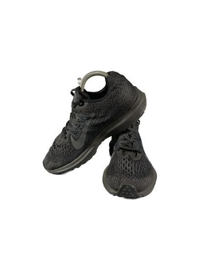 black Nike Quest 4 sneakar