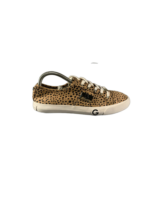 GUESS  women's low-top lace-up shoe