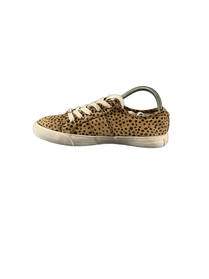 GUESS  women's low-top lace-up shoe