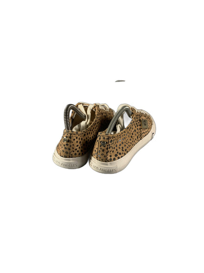 GUESS  women's low-top lace-up shoe