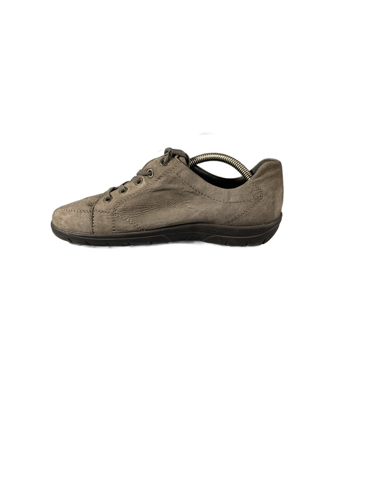casual lace-up walking shoe