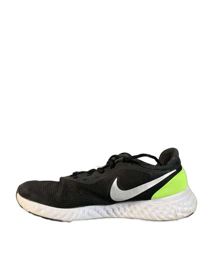 Nike Revolution Sneaker